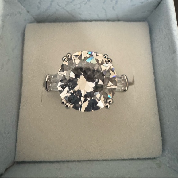 Anniversary ring 925 Sterling silver Moissanite Engagement Wedding Ring - Picture 4 of 4